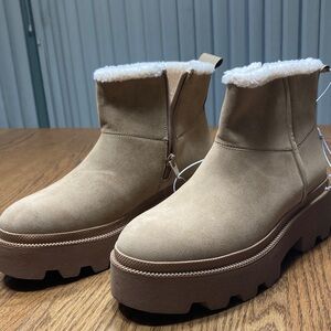 SM New York Tan Winter Boots with Faux Fur